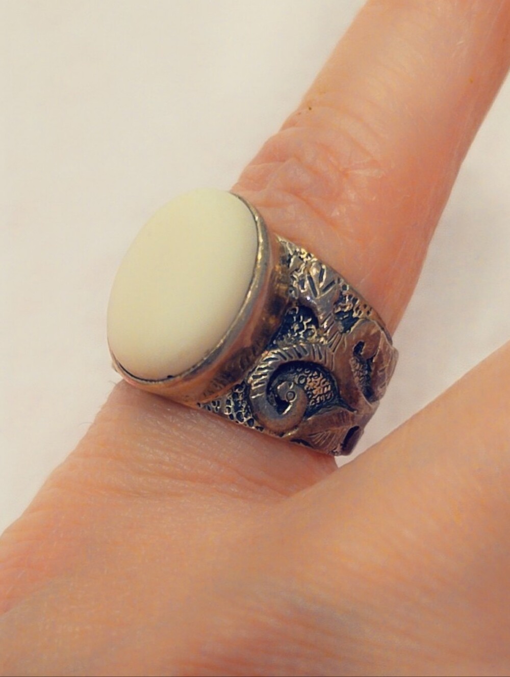 Estate White Coral Oxidized Sterling Silver Gemstone Ring SZ 6